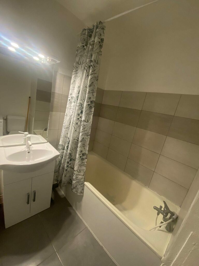 1767629361_LA2457_1_original