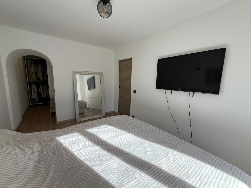 1772035594_VA2433_22_original