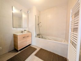 1762179477_VA2410_27_original